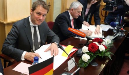 Podpis Rámcové smlouvy mezi Českou republikou a Spolkovou republikou Německo o přeshraniční spolupráci v oblasti zdravotnické záchranné služby 