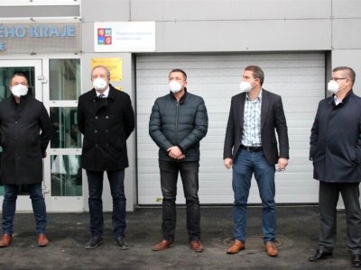 Záchranáři převzali 6 nových sanitních vozů a přístavbu sídla ZZS ÚK v Ústí nad Labem