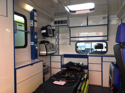 Pardubická záchranka má nové sanitky i lékařské vozy v RV systému