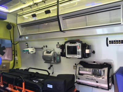 Pardubická záchranka má nové sanitky i lékařské vozy v RV systému