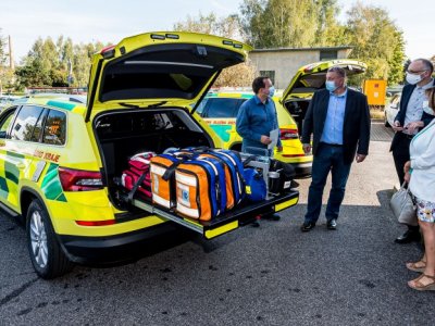 Rumburská základna záchranářů převzala nová vozidla financovaná Nadací ČEZ