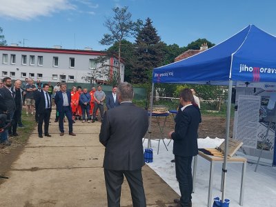 Začala stavba moderních výjezdových základen v Bučovicích a Slavkově u Brna
