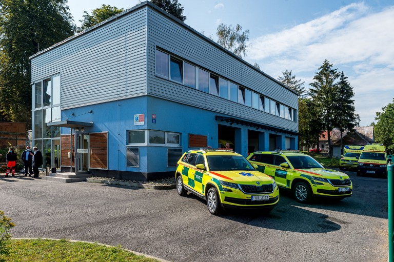 Rumburská základna záchranářů převzala nová vozidla financovaná Nadací ČEZ