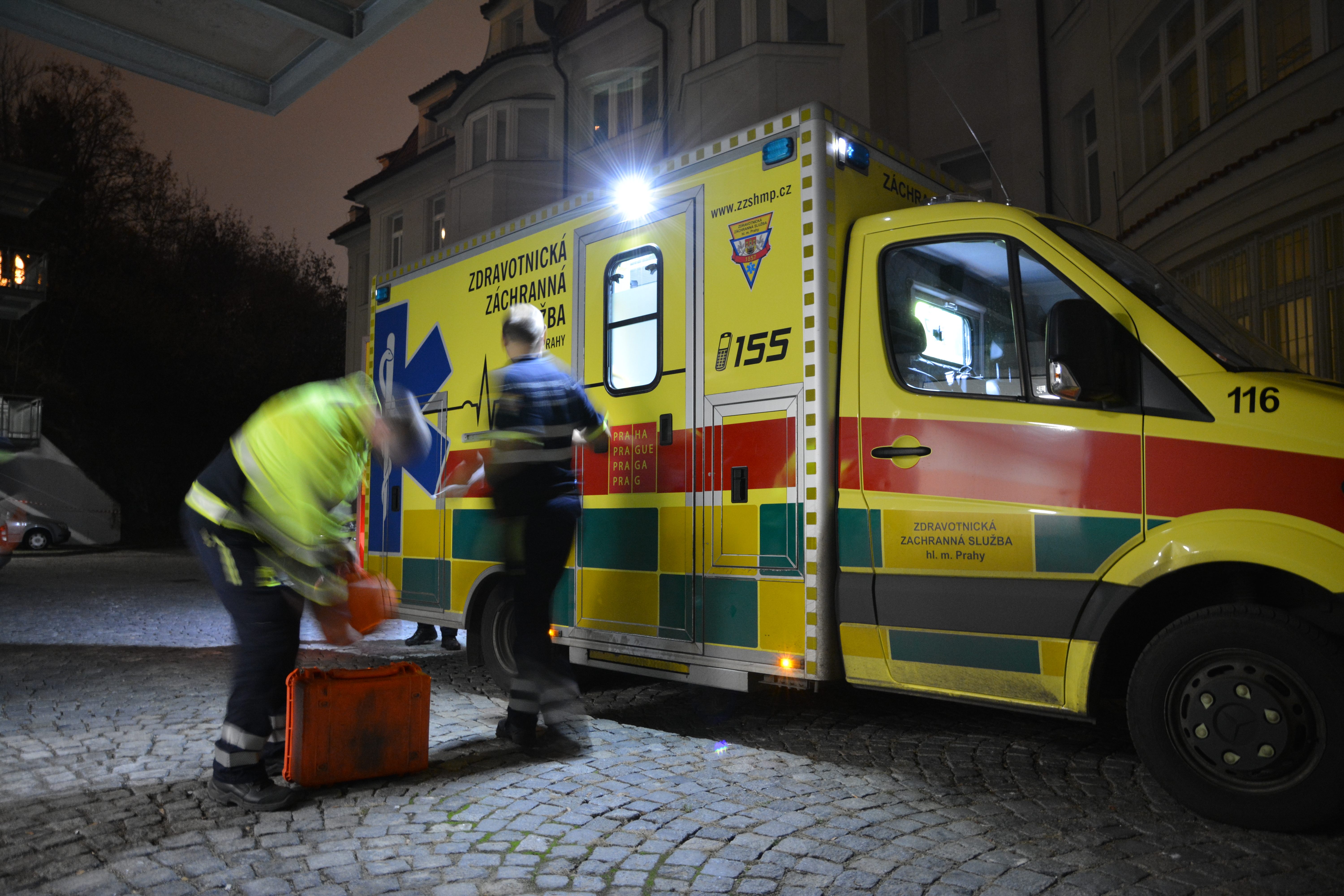 Po střelbě na Filozofické fakultě UK ošetřili záchranáři 25 pacientů. Všechny články řetězce přežití spolupracovaly s obrovskou profesionalitou a nasazením